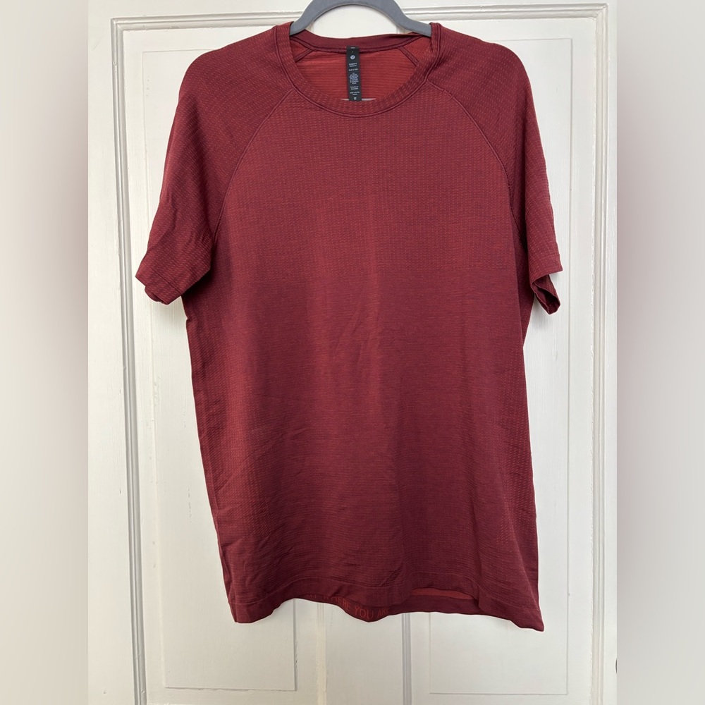 lululemon athletica Men's Burgundy Short Sleeve Tee